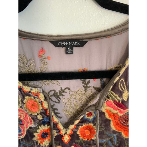 John Mark Velvet Embroidered Top NWT size XL - Picture 4 of 8